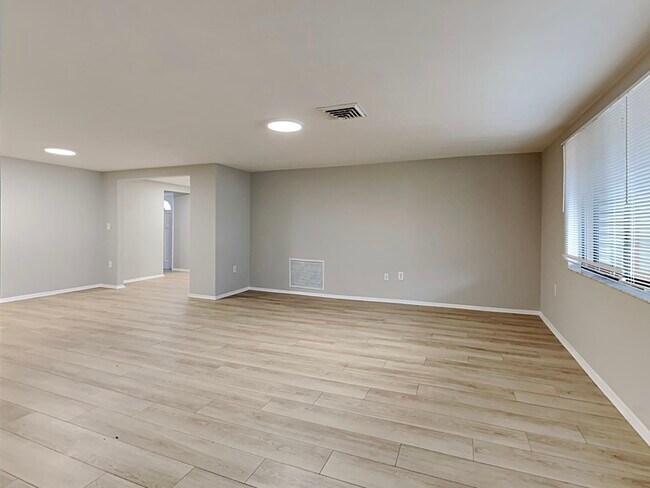 Building Photo - 6116 1st Ave
