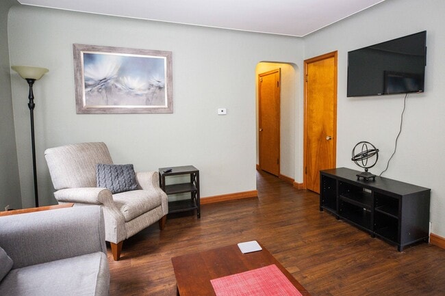 Building Photo - Beautifully updated two bedroom home in We...
