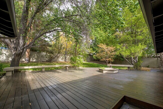 Building Photo - 1201 W 12th St