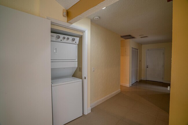 Building Photo - 8410 Cypress Ln