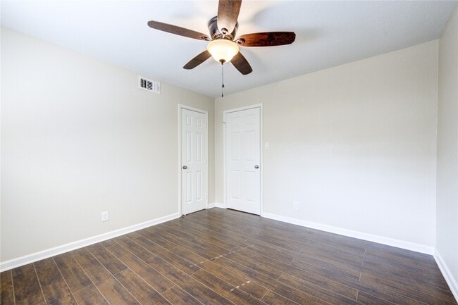 Building Photo - 9611 Greenwillow St