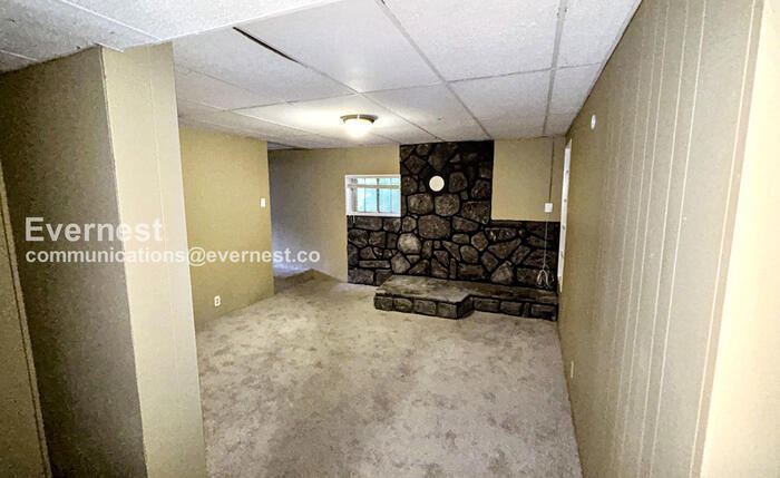 Building Photo - 1437 Highland Dr