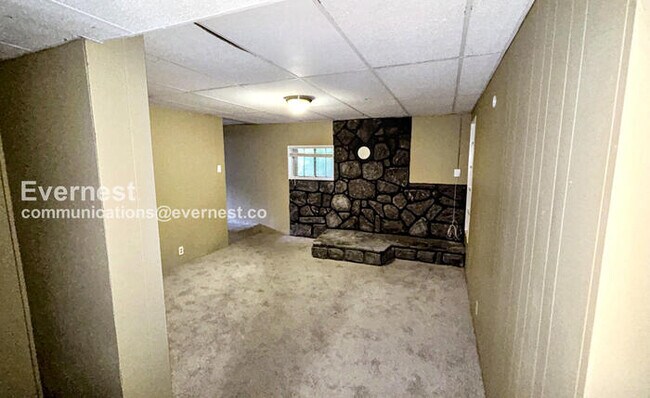 Building Photo - SPECIAL PROMOTION | 3 Bed, 2 Bath Home with Garage / Pet-Friendly / Available Soon!