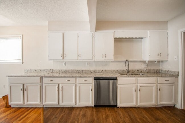 Building Photo - Newly Renovated 3BR/1B home in Whitehaven