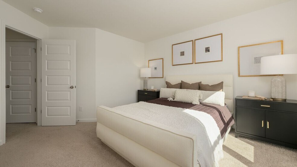 Building Photo - 695 Alburg Aly