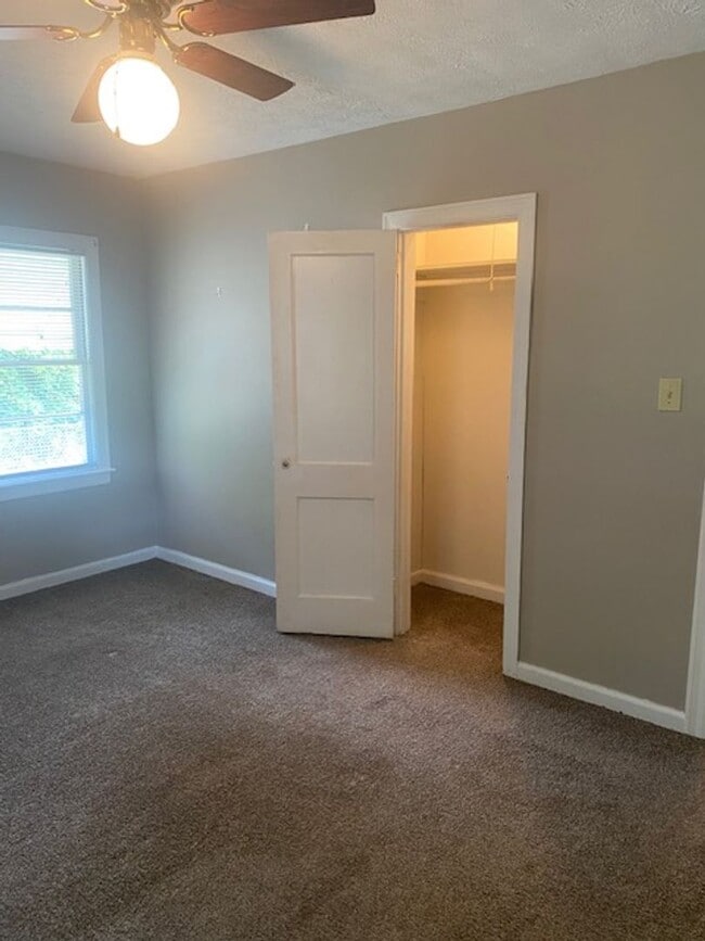 Building Photo - Quiet and Cozy Living in Columbus