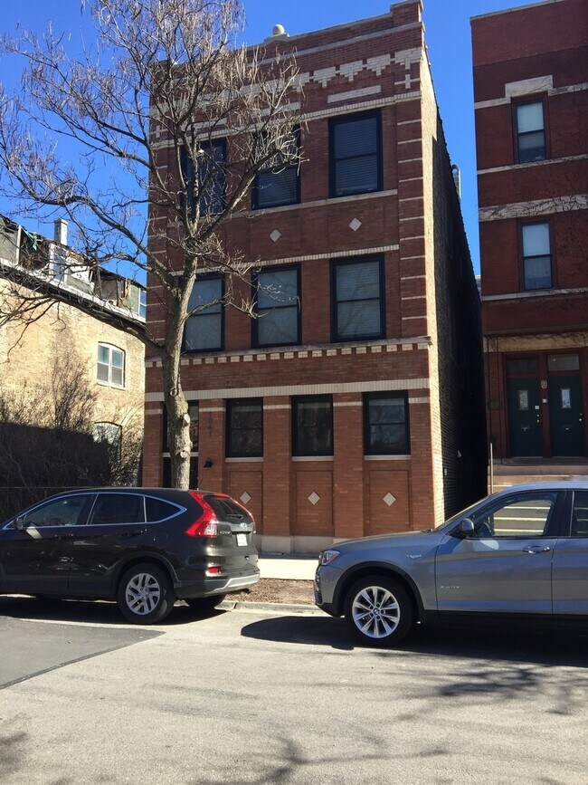 Primary Photo - 1641 N Paulina St