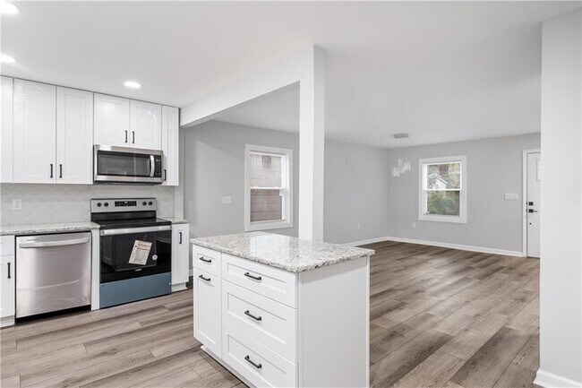 Building Photo - 1288 Lorenzo Dr SW