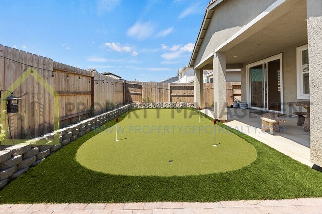 Building Photo - Stunning New 4 Bed / 3 Bath Home | Built i...