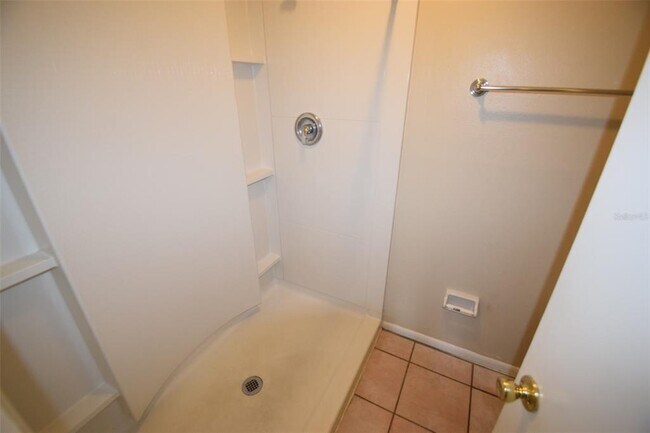 Building Photo - 1204 Honeytree Ln W