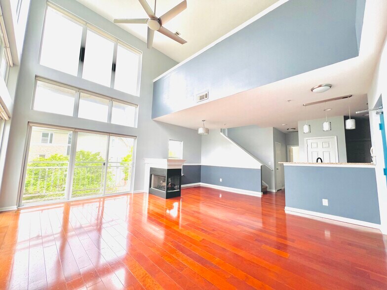 Building Photo - 3965 Picasso Ct