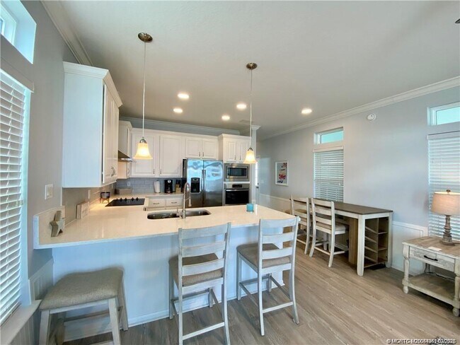 Building Photo - 18 NE Nautical Pl