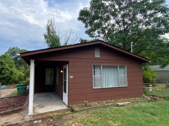 Primary Photo - Bright & Inviting 3-Bedroom Home