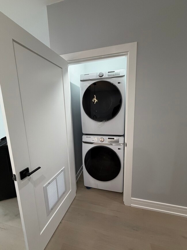 Building Photo - 2622 W Adams St