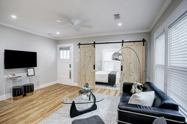 Building Photo - 127 Payne St