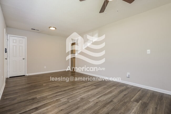 Building Photo - 5711 Teresa St