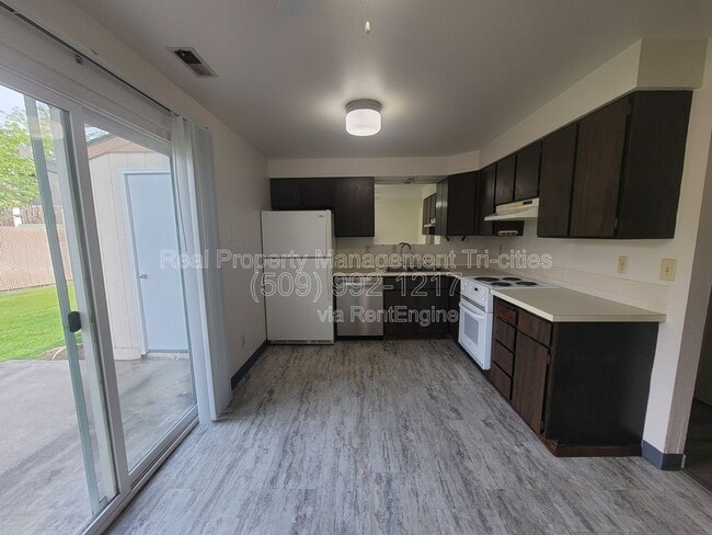 Building Photo - 140 Van Giesen St