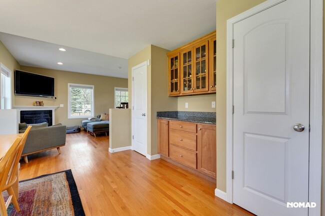 Building Photo - Spacious 4BR House in Hudson