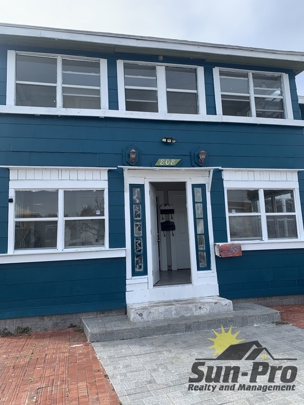 Building Photo - 808 S Grandview Ave