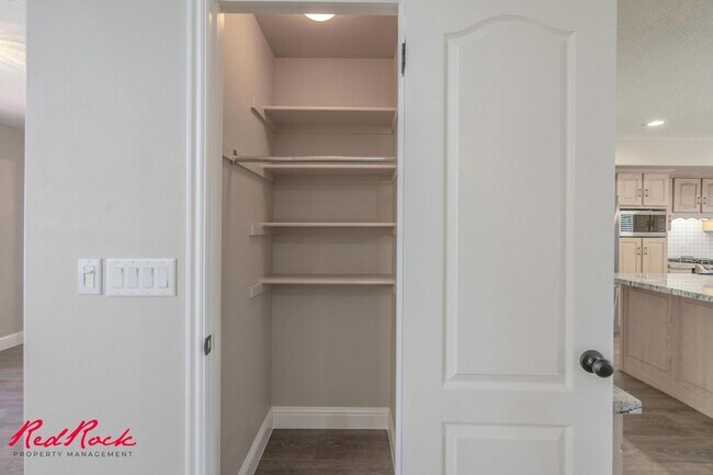 Building Photo - Spacious 6 Bedroom Home with a Balcony!