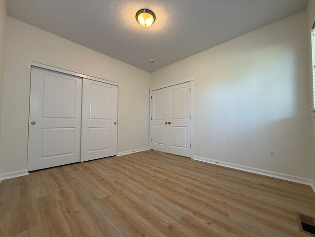 Building Photo - TAKE A LOOK AT THIS GORGEOUS HOME SITTING ...