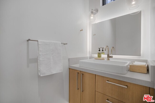 Building Photo - 1754 Lechusa Rd