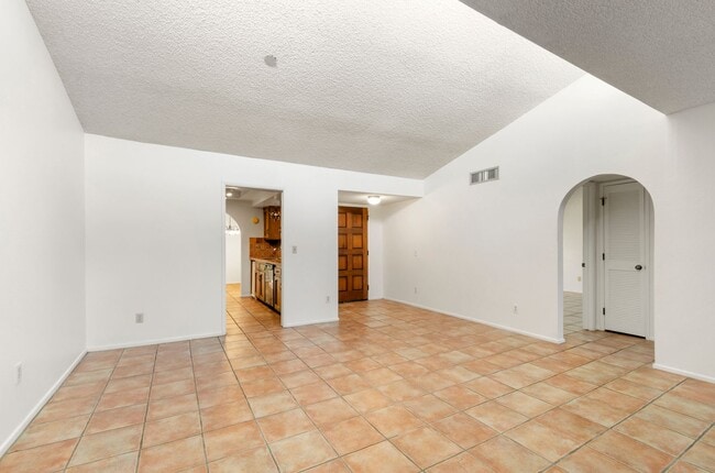Building Photo - 524 N Dodge Blvd
