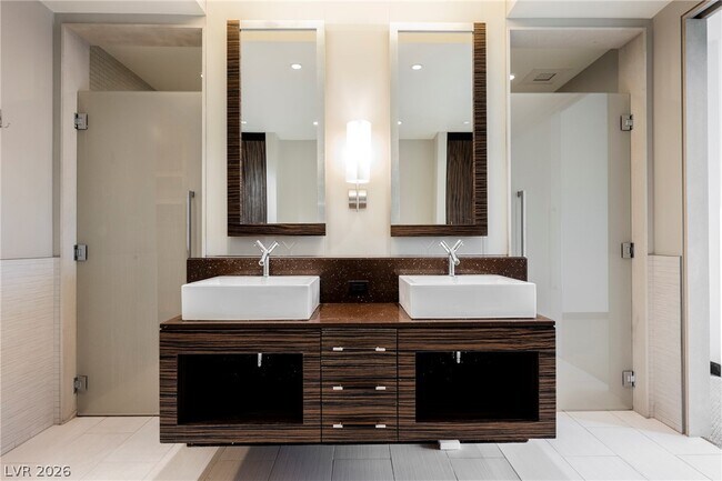 Building Photo - 3750 S Las Vegas Blvd