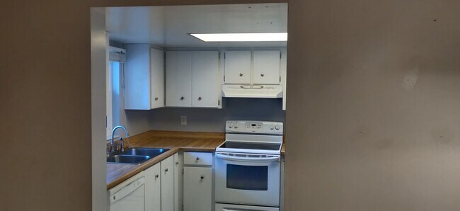 Building Photo - 2 bedroom 2 bath condo