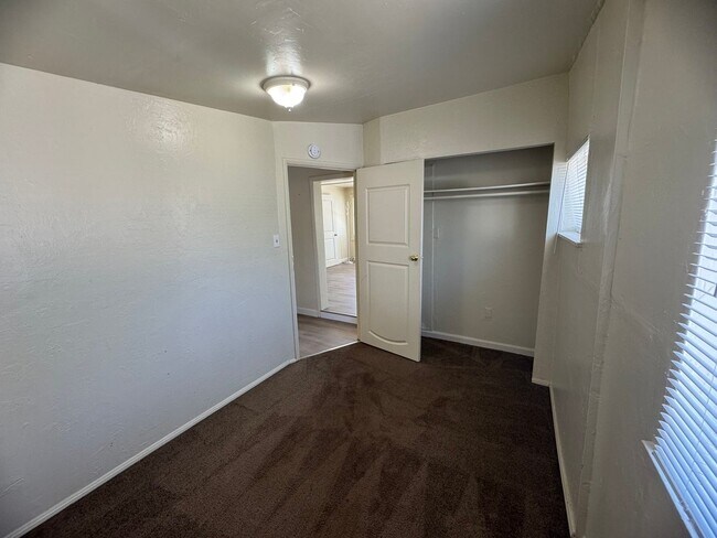 Building Photo - 2 Bedroom Home With A Spacious Yard