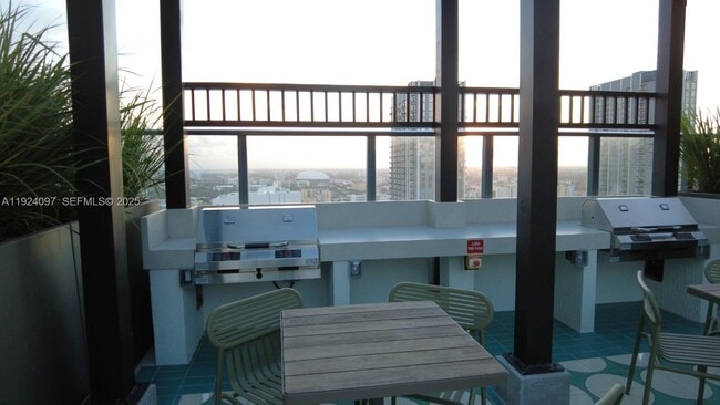 Building Photo - 11 NE 6th St