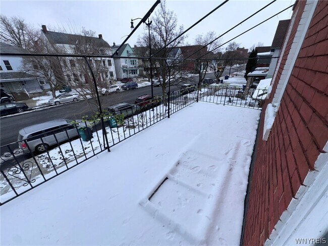 Building Photo - 856 Niagara St