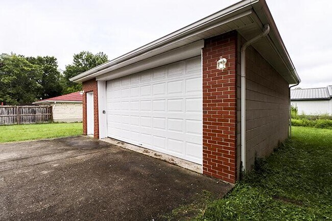 Building Photo - 4801 Oak Park Dr