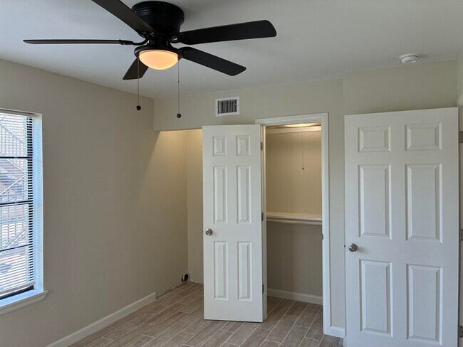 Building Photo - 705 Bustamante St