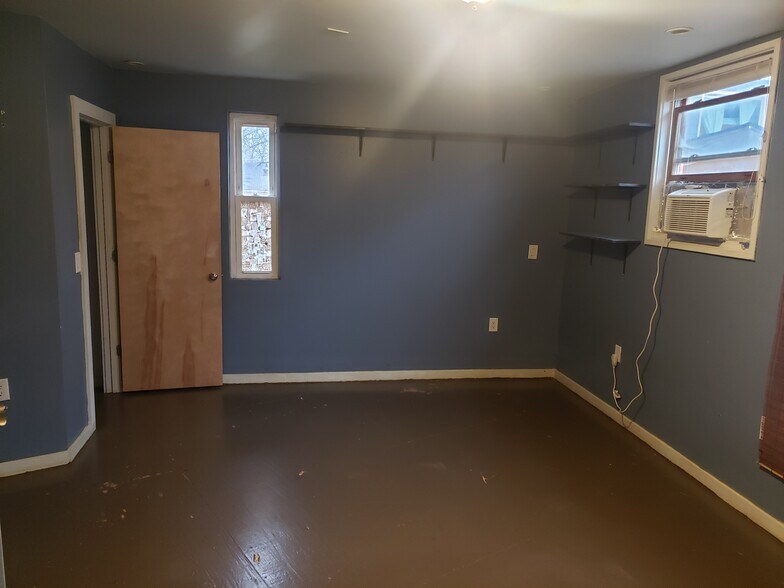 Building Photo - 317 Nelms Ave NE