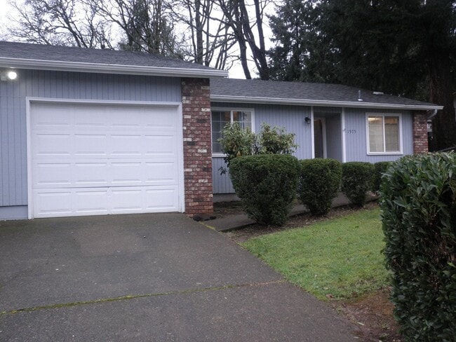 Building Photo - On cul de sac