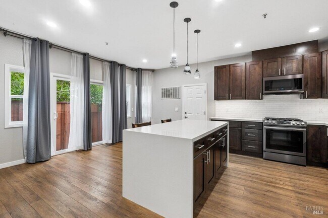 Building Photo - 4 Courtney Ln