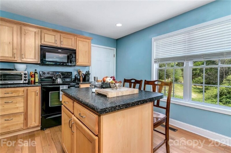 Building Photo - 21 Locust Meadow Ln