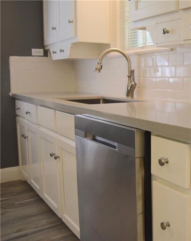 Building Photo - 1101 W 22nd St