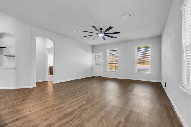 Building Photo - 935 Golden Willow Ln