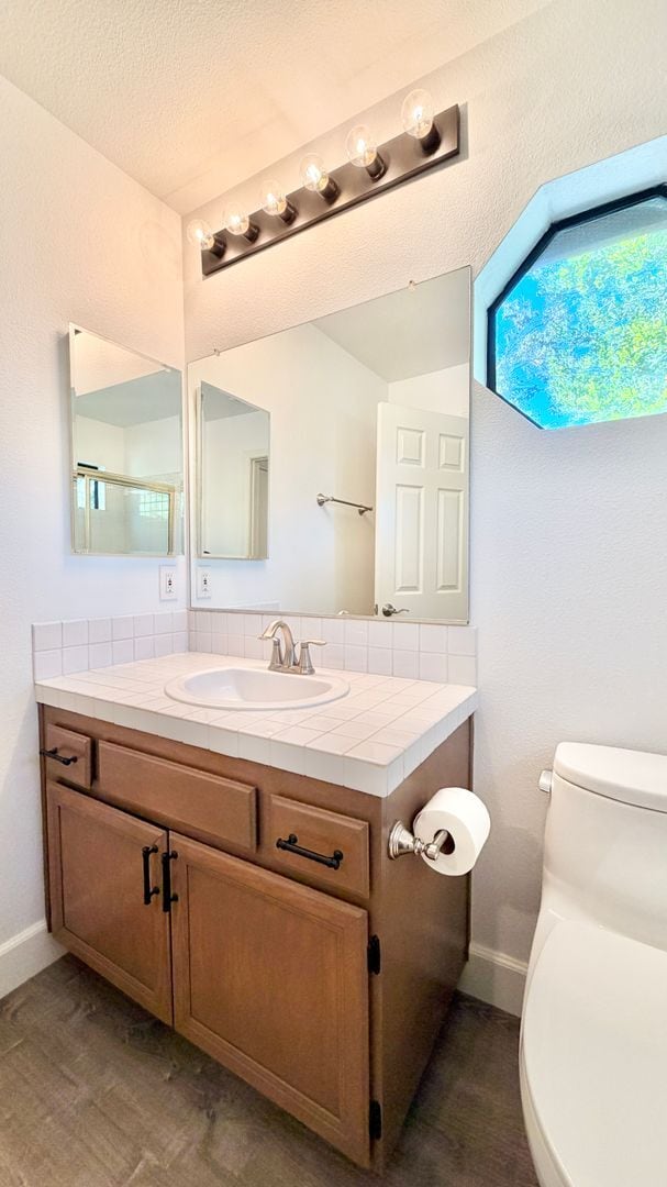 Building Photo - Beautifully Updated & Remodeled Townhome o...