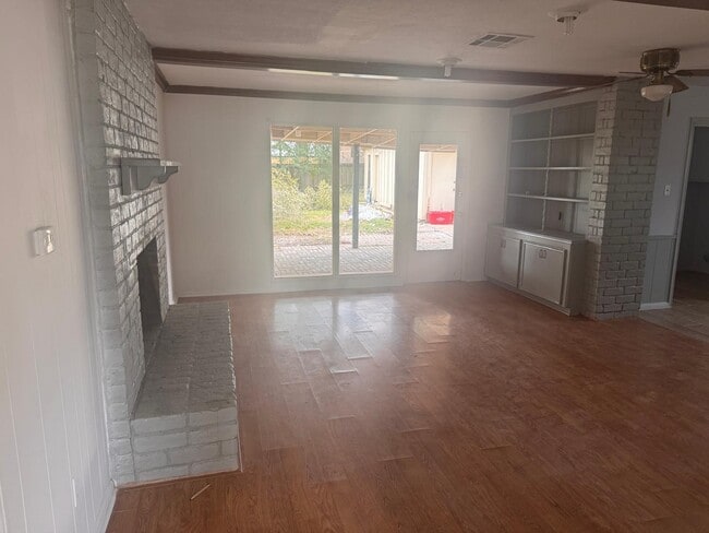 Building Photo - 21326 4 Oaks Dr