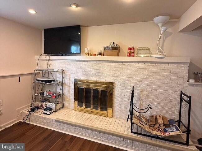 Building Photo - 4743 Pomegranate Ct