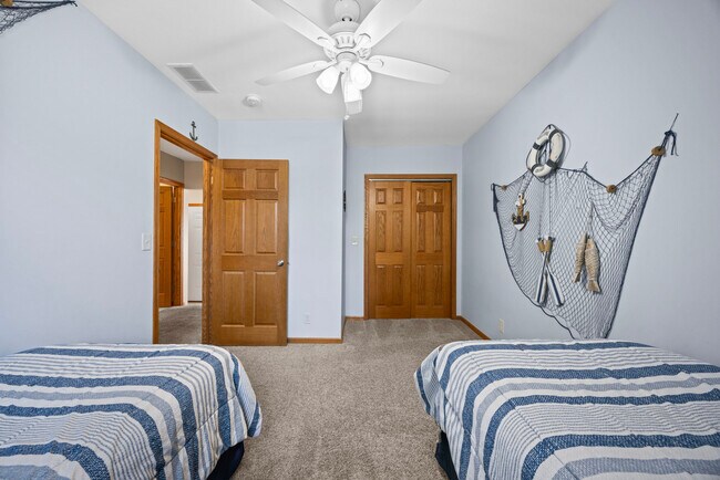 Building Photo - 15414 N River Beach Dr