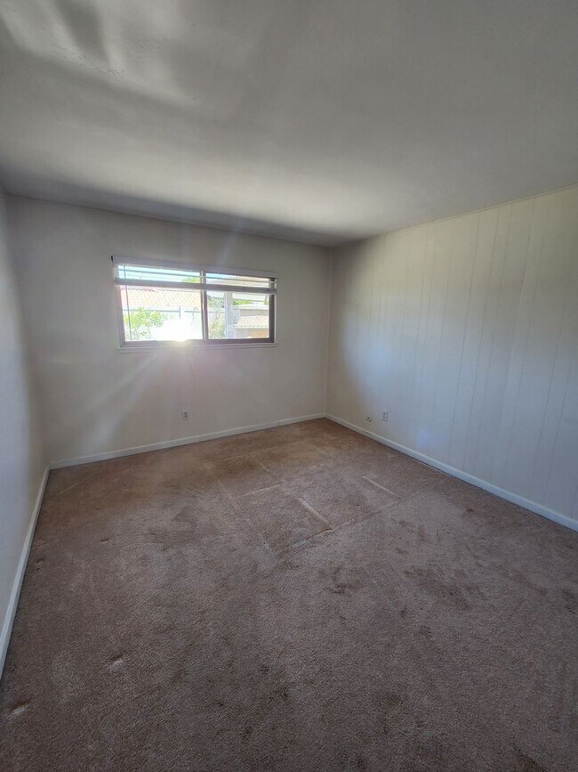 Building Photo - 4 Bedroom Single Story House in University City
