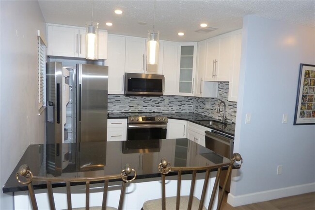 Building Photo - 2700 Bayshore Blvd