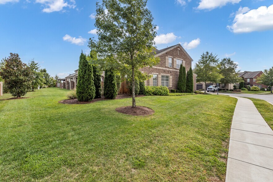Side view - 2000 Bungalow Dr