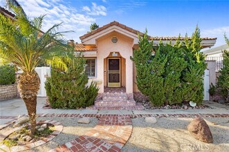 Building Photo - 5227 Bellaire Ave