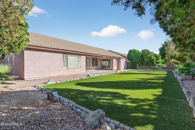 Building Photo - 8611 W Alex Ave