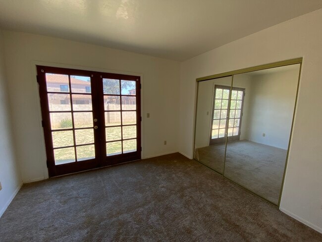 Building Photo - 1805 E Calle Grandiosa